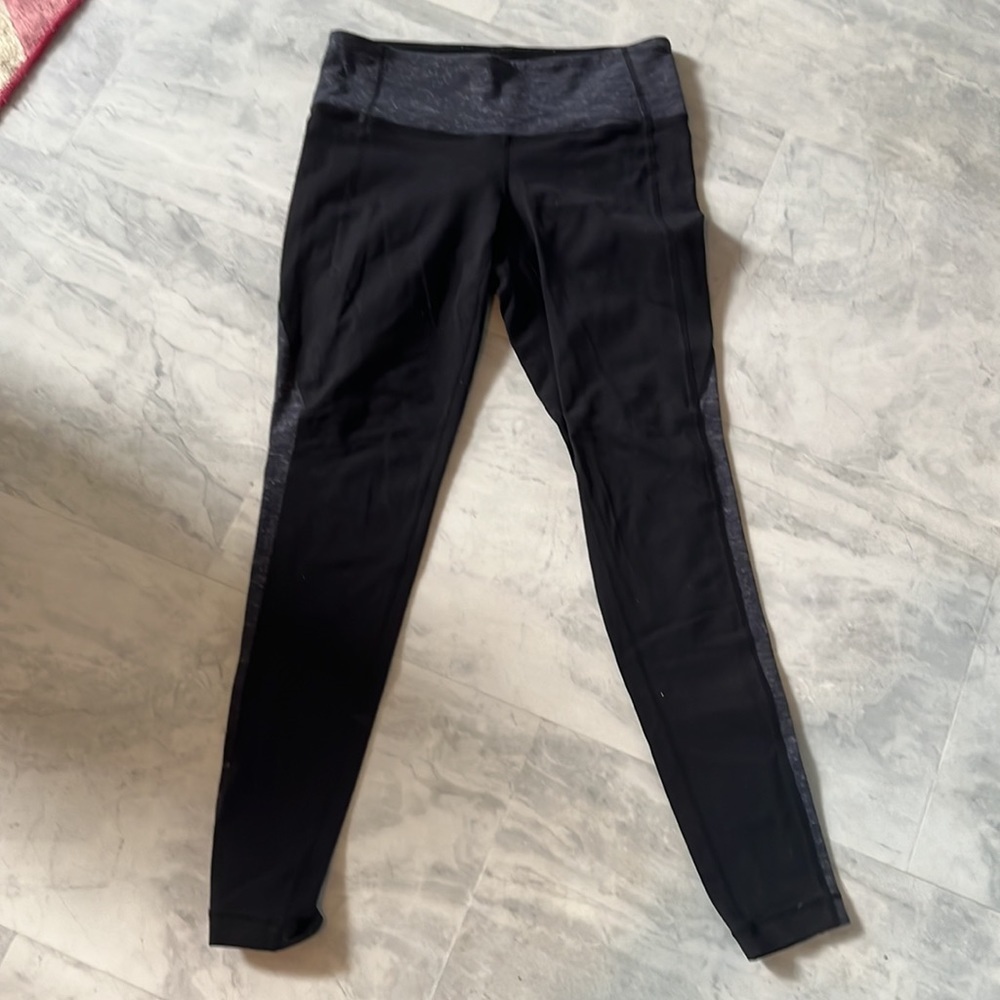 Athleta    Athletic leggings    Black/gray  Side seam pattern     Size S    GUC